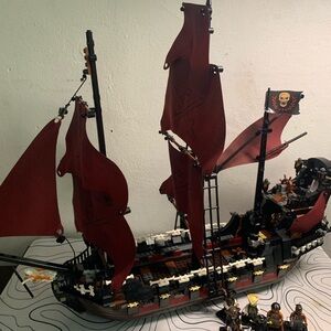 LEGO-Pirates Of The Caribbean 4195 Queen Anne's Revenge built new